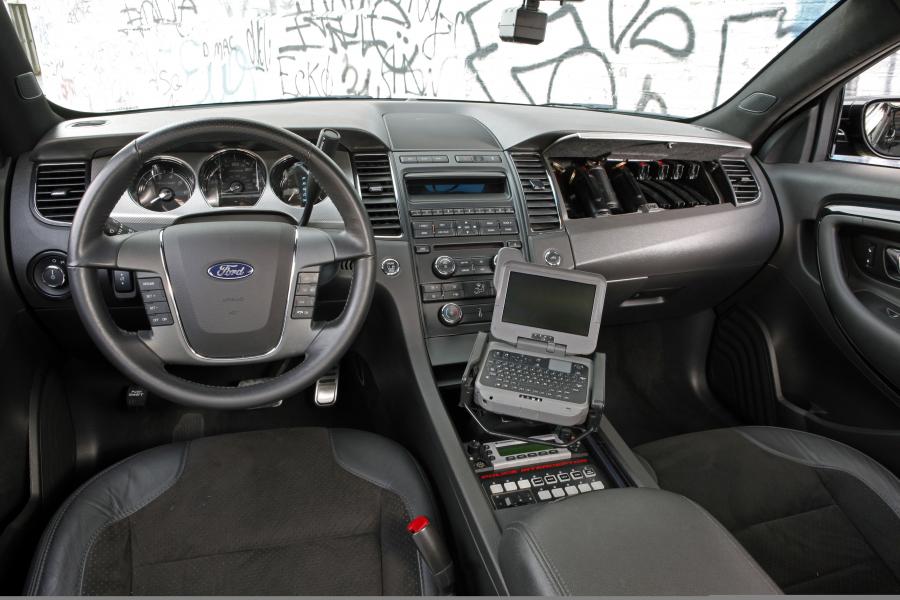  Ford Stealth Police Interceptor Concept 2010 года  (фото 5 из 14)